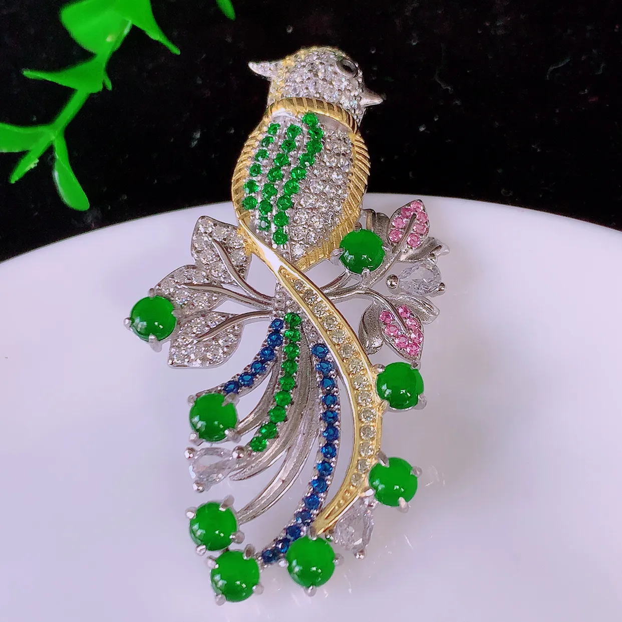 冰透满绿翡翠925银镶嵌胸针，自然光实拍，翠色灵动，颜色漂亮，种老水足，品相佳，佩戴佳品！#97.2