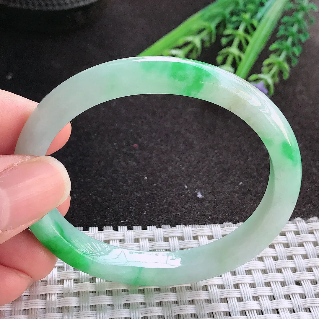 实拍A货翡翠54/48/9.2/7老坑精美冰润辣阳绿贵妃手镯玉镯手环