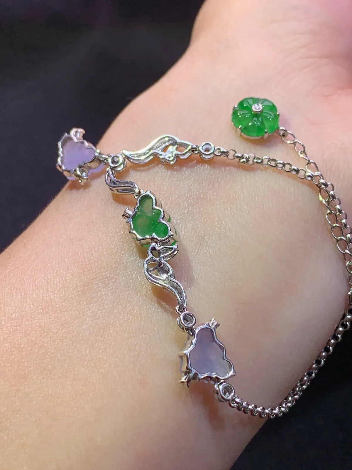 冰紫阳绿如意手链，18k金镶嵌，款式新颖，冰润鲜艳，种水足，Sa 尺寸9.1*6.6*2.5