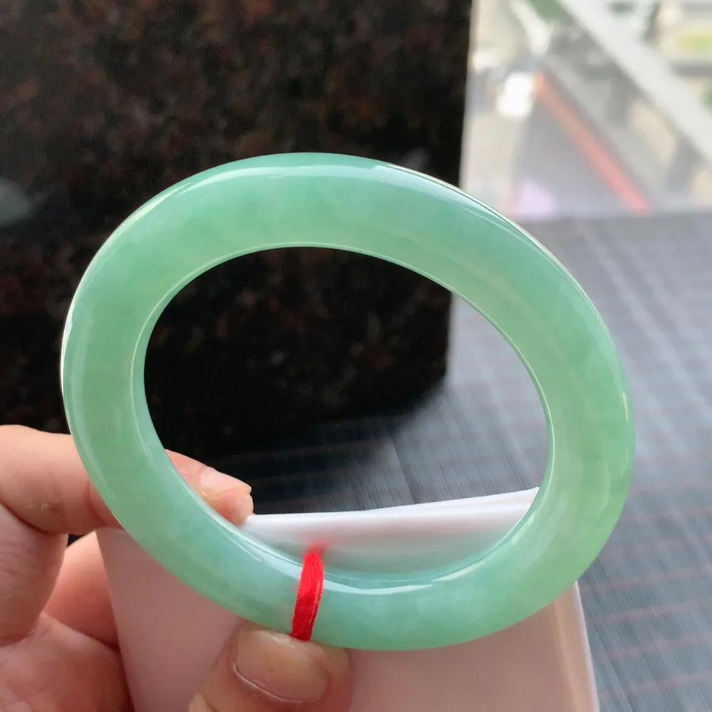 圆条满绿 无瑕 尺寸:57.2/11.5/10.8 满色