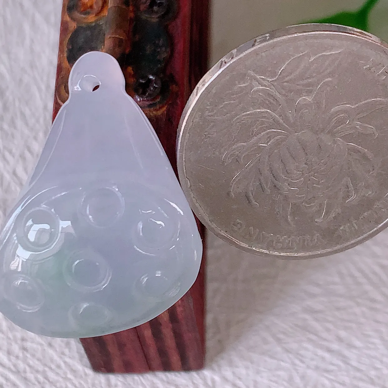 自然光实拍，冰润紫罗兰翡翠招财莲蓬吊坠，水润精细，寓意路路都通，有着促进事业有运！#46.28