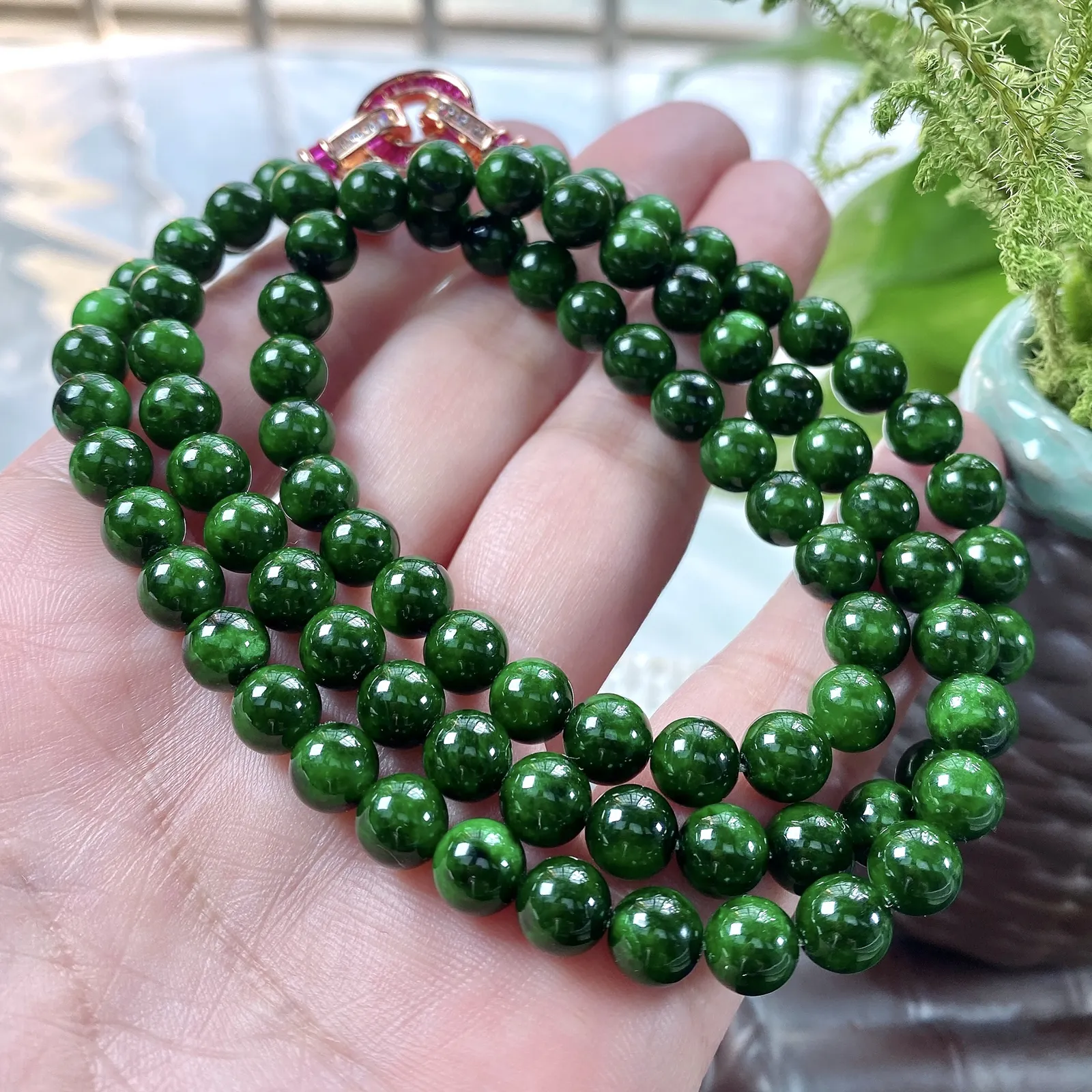 缅甸天然翡翠A货，卡7.6水润辣绿圆珠项链手链，尺寸：7.6mm/88颗，长度670mm，重量：67.77g