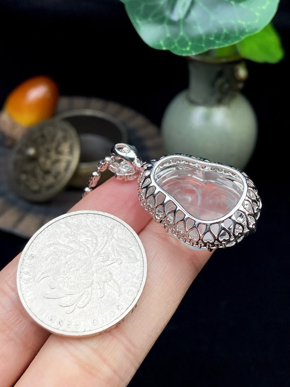 【冰种财神】质地细腻，饱满圆润，笑口常开，18k金钻镶嵌，裸石尺寸18.5*16.6*6.5毫米