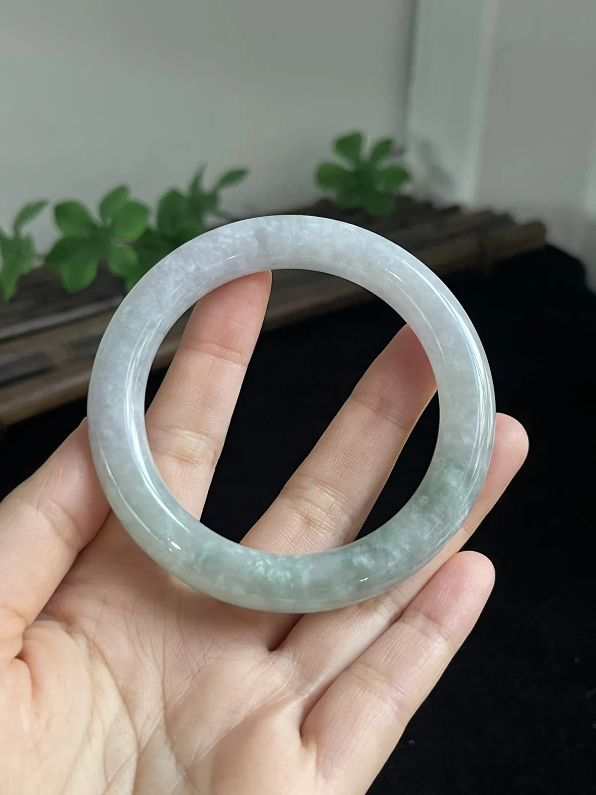 圆镯54.4圈口，翡翠手镯