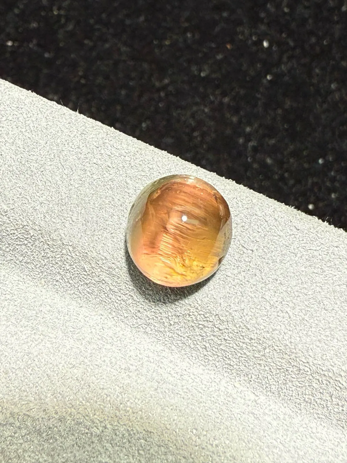 5.23克拉西瓜碧玺蛋面裸石 晶体好[强][强] 水头十足 俏色系列可遇不可求 大约规格：9.5*8.9*7.7mm