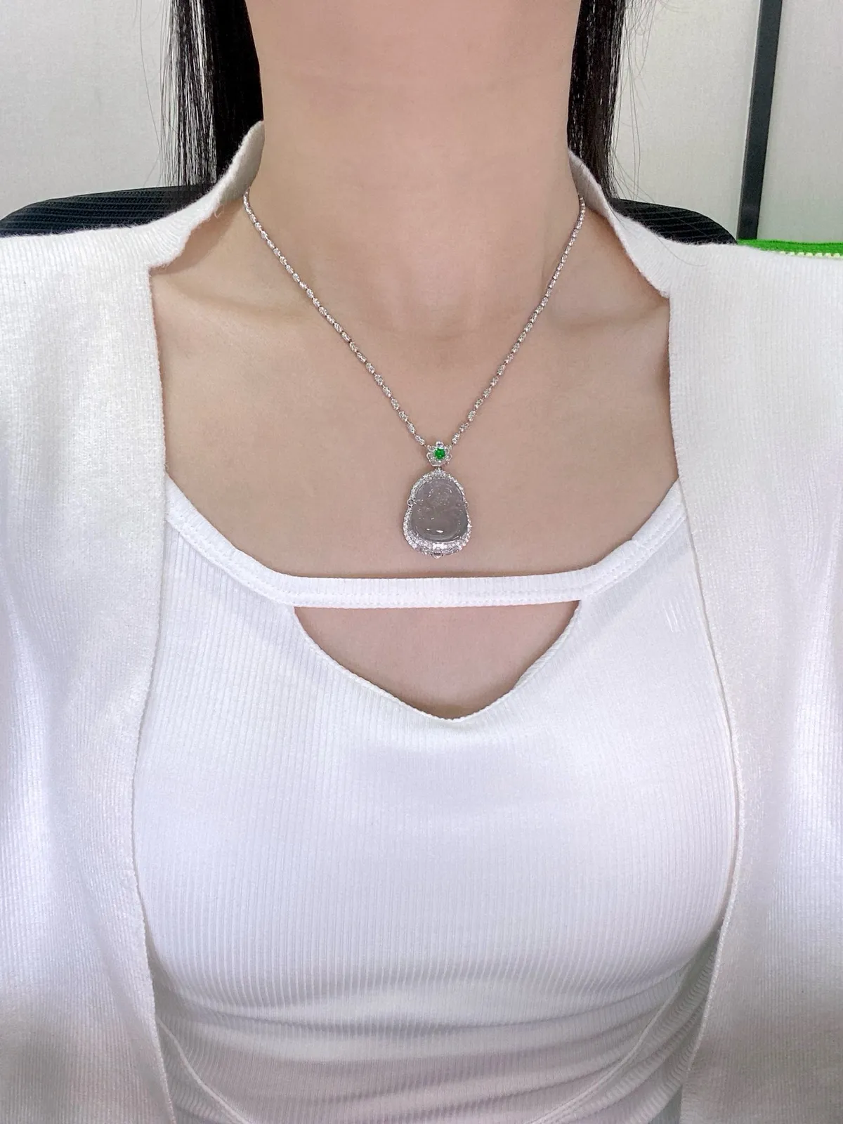 【冰种财神】质地细腻，饱满圆润，笑口常开，18k金钻镶嵌，裸石尺寸18.5*16.6*6.5毫米