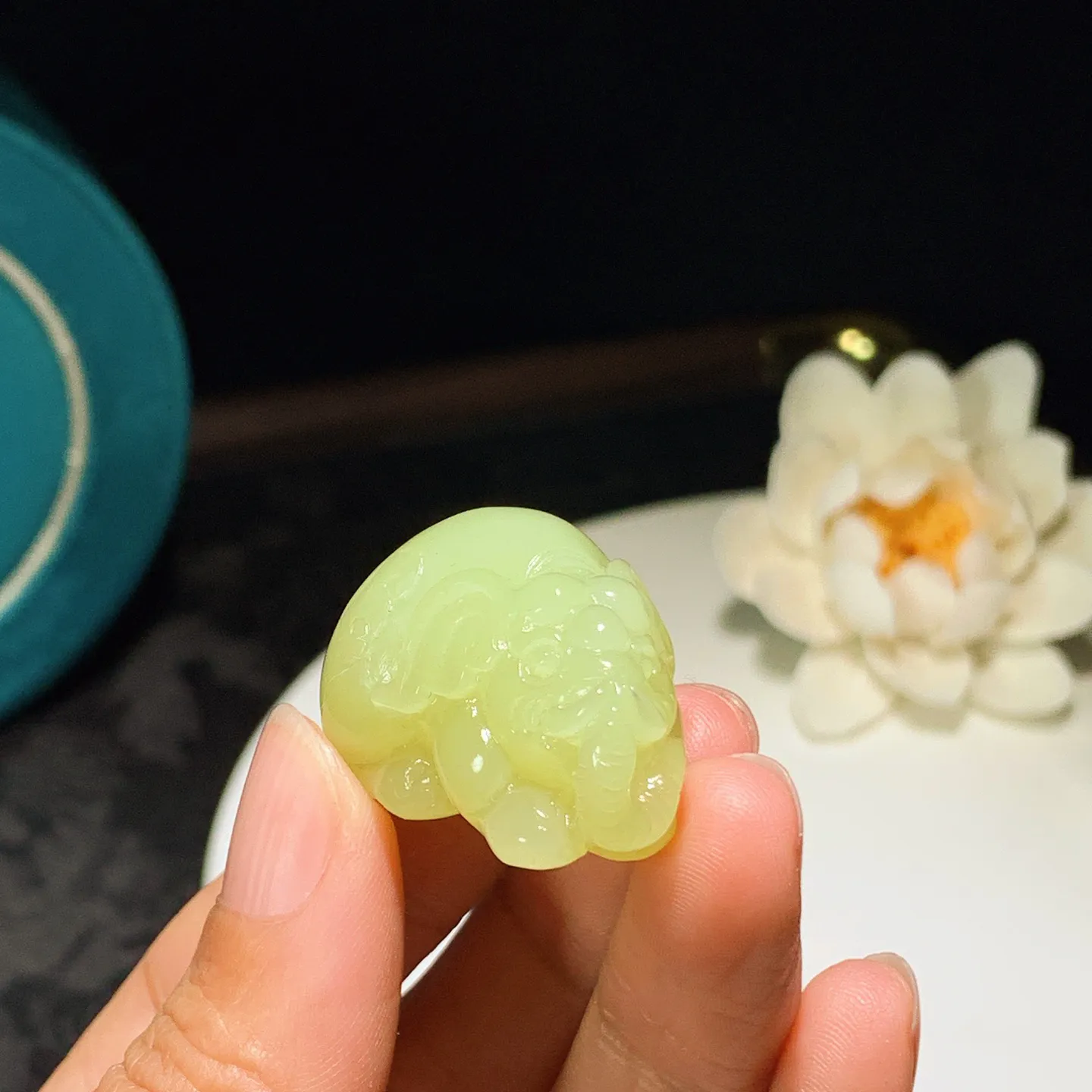 新疆若羌黄口料吉祥如意大象挂件。尺寸32/20/21重21克 无裂无杂 玉质细腻油润 底色纯净 脂粉好，品质好。lt251227