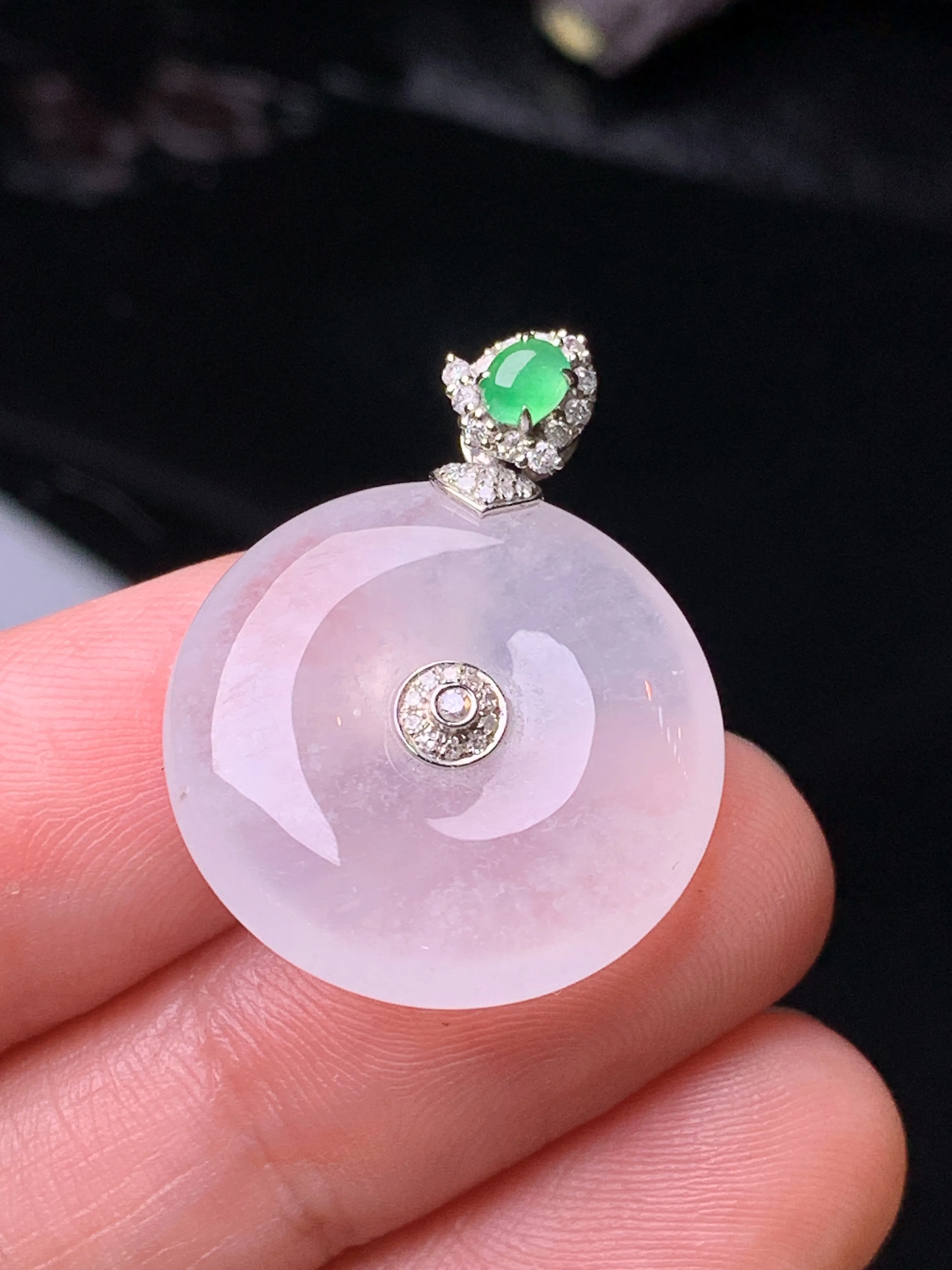 18k金钻镶嵌冰种平安扣吊坠 玉质细腻 色泽清新艳丽 整体尺寸27*20.5*6