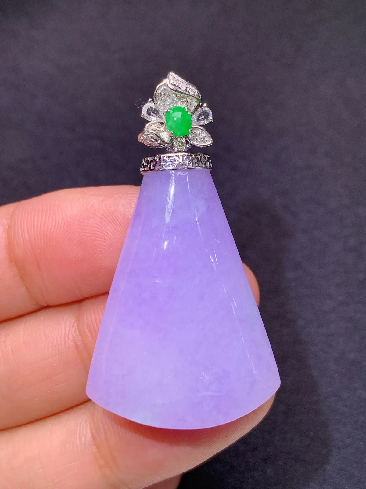 紫罗兰无事牌吊坠，18k金镶嵌，温润细腻，颜色浓郁，Ax 尺寸41.7*23.7*8.5