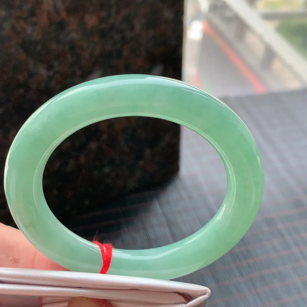 圆条满绿 无瑕 尺寸:57.2/11.5/10.8 满色