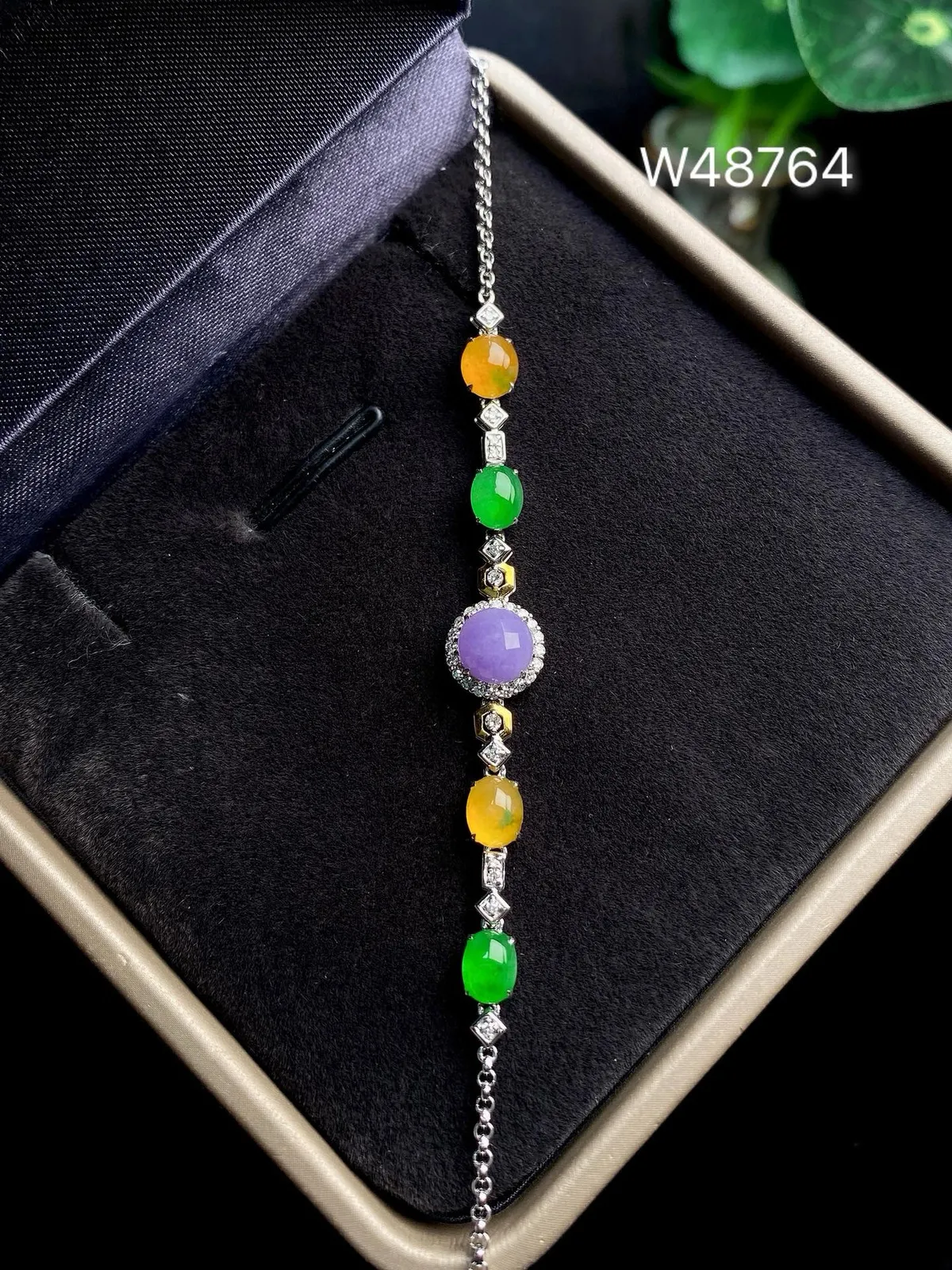 【冰种紫罗兰+黄、绿蛋面组合镶嵌手链】颗颗冰透，饱满圆润，光泽闪耀，流行款，18K金钻镶嵌，裸石尺寸