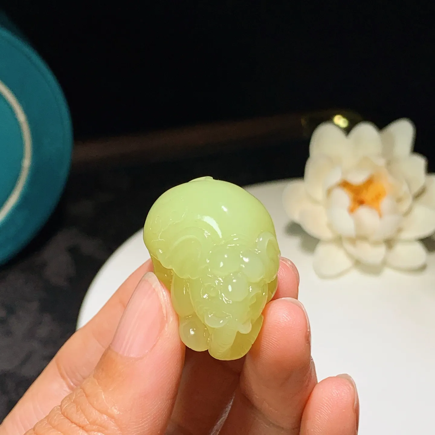 新疆若羌黄口料吉祥如意大象挂件。尺寸32/20/21重21克 无裂无杂 玉质细腻油润 底色纯净 脂粉好，品质好。lt251227