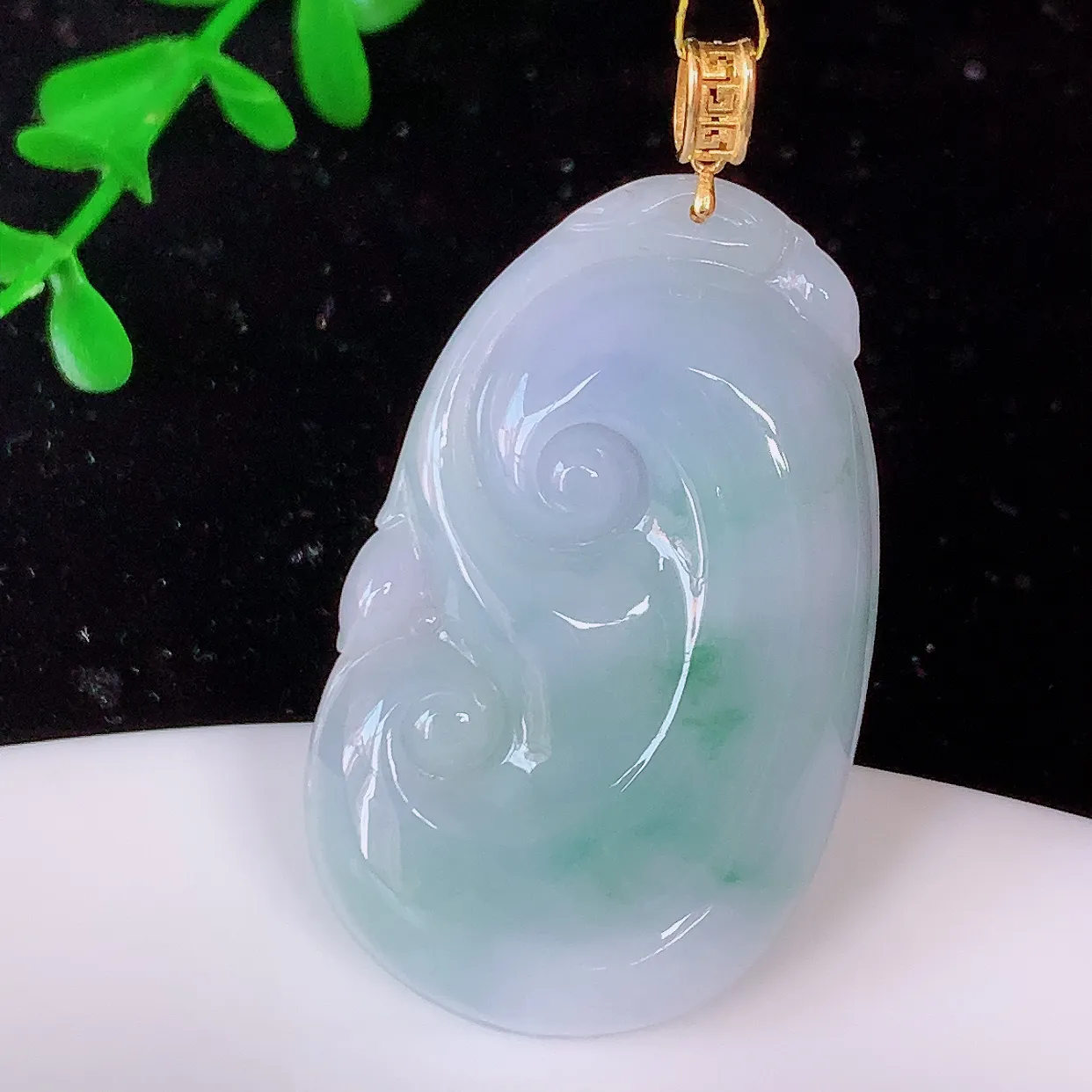 18k金镶嵌冰润紫罗兰飘花翡翠如意吊坠，款式新颖时尚，日常百搭的款。清秀高雅，佩戴优雅高贵！#35.