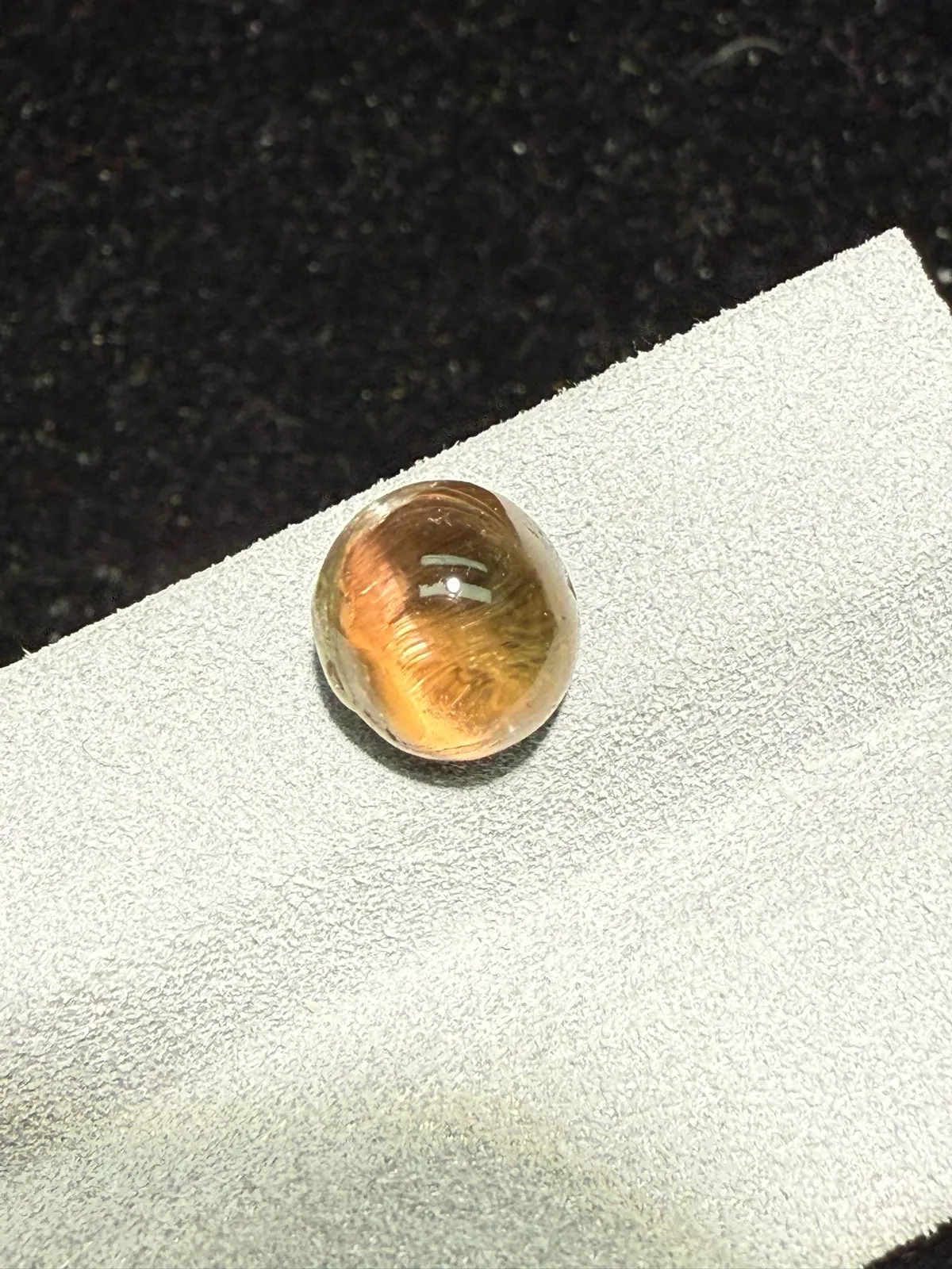 5.23克拉西瓜碧玺蛋面裸石 晶体好[强][强] 水头十足 俏色系列可遇不可求 大约规格：9.5*8.9*7.7mm