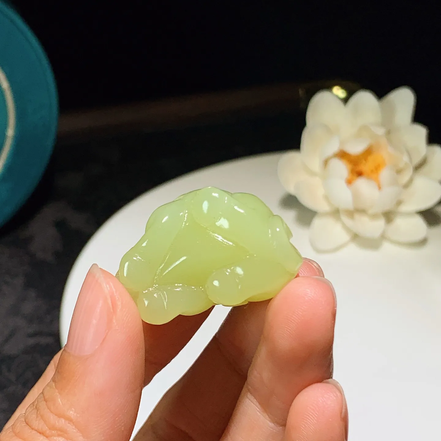 新疆若羌黄口料吉祥如意大象挂件。尺寸32/20/21重21克 无裂无杂 玉质细腻油润 底色纯净 脂粉好，品质好。lt251227