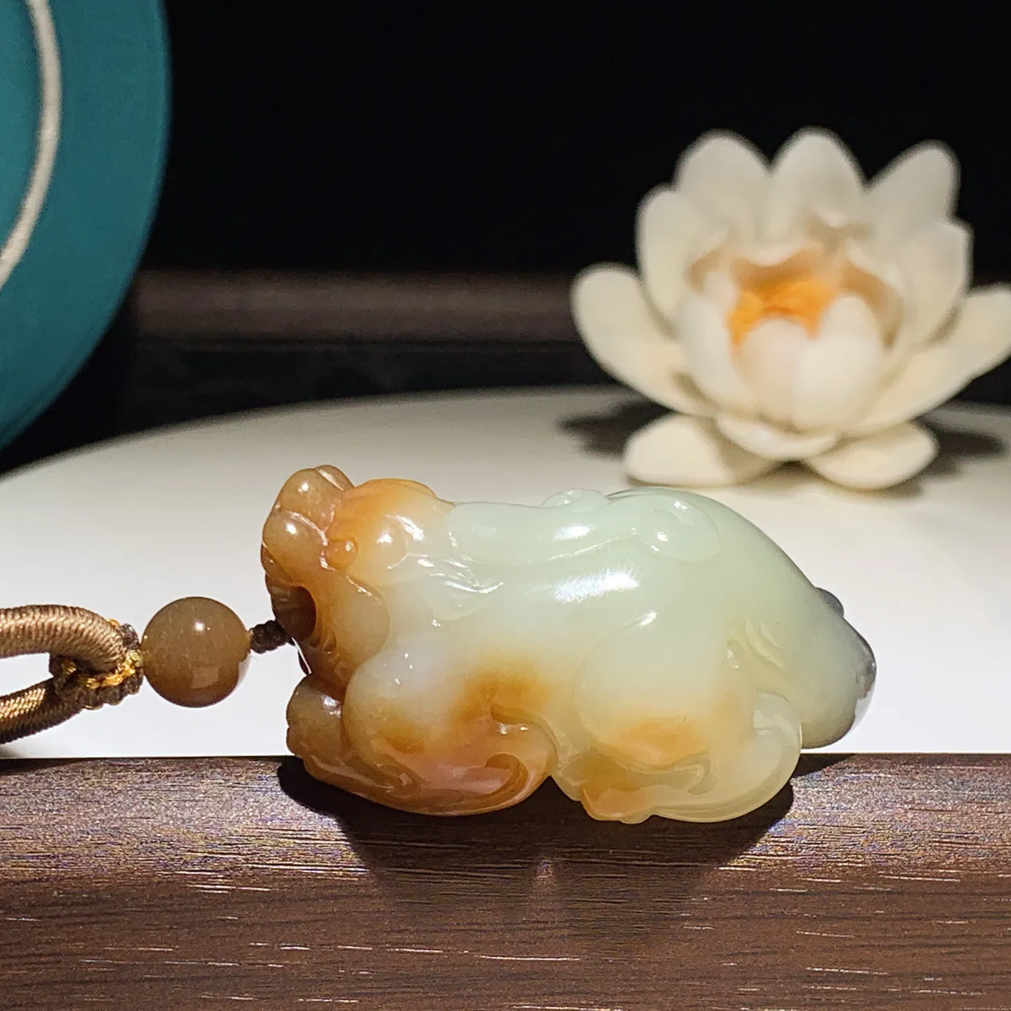 新疆和田玉且末糖招财进宝貔貅挂件。尺寸47/24/19重34克，玉质细腻油润 底色纯净 脂粉好，品质好！lt251227