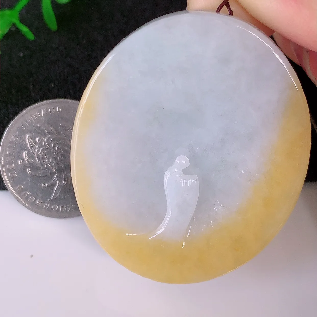 自然光实拍，特色冰润双彩俏色翡翠悟道吊坠，翡翠悟道寓意“祥和，安宁，吉祥，幸福”，佩戴效果优雅迷人，性价比超高！#60.28