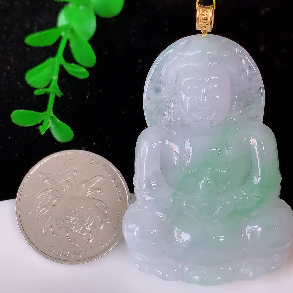 18K金镶嵌冰飘绿翡翠观音吊坠，赐福翡翠观音，观音面相端庄，品相佳，佩戴气质！#35.28整体57裸石51*35.5*6.5