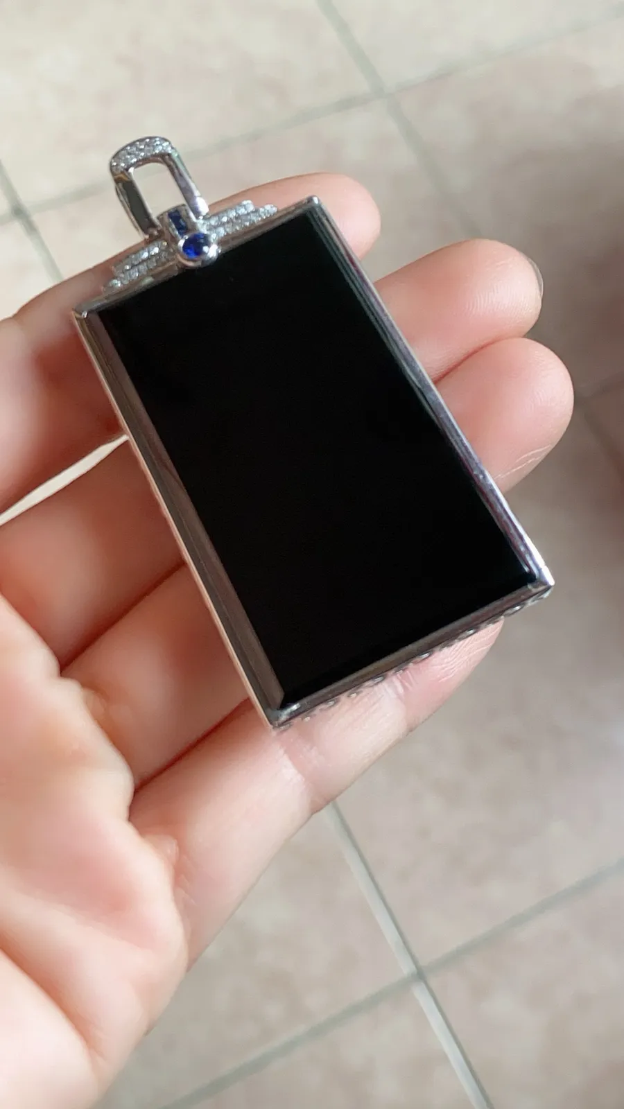 墨翠无事牌 极黑油亮 质地细腻 水头极好 灯照翠绿 完美