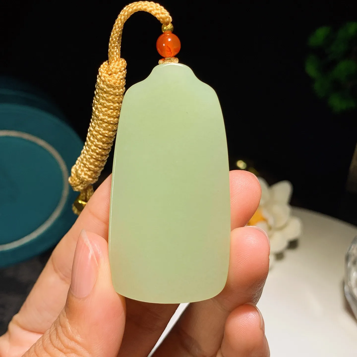 新疆若羌黄口料前途无量兔子挂件。尺寸57/29/12重42.8克 玉质细腻油润 底色纯净 脂粉好，品质好。lt251227