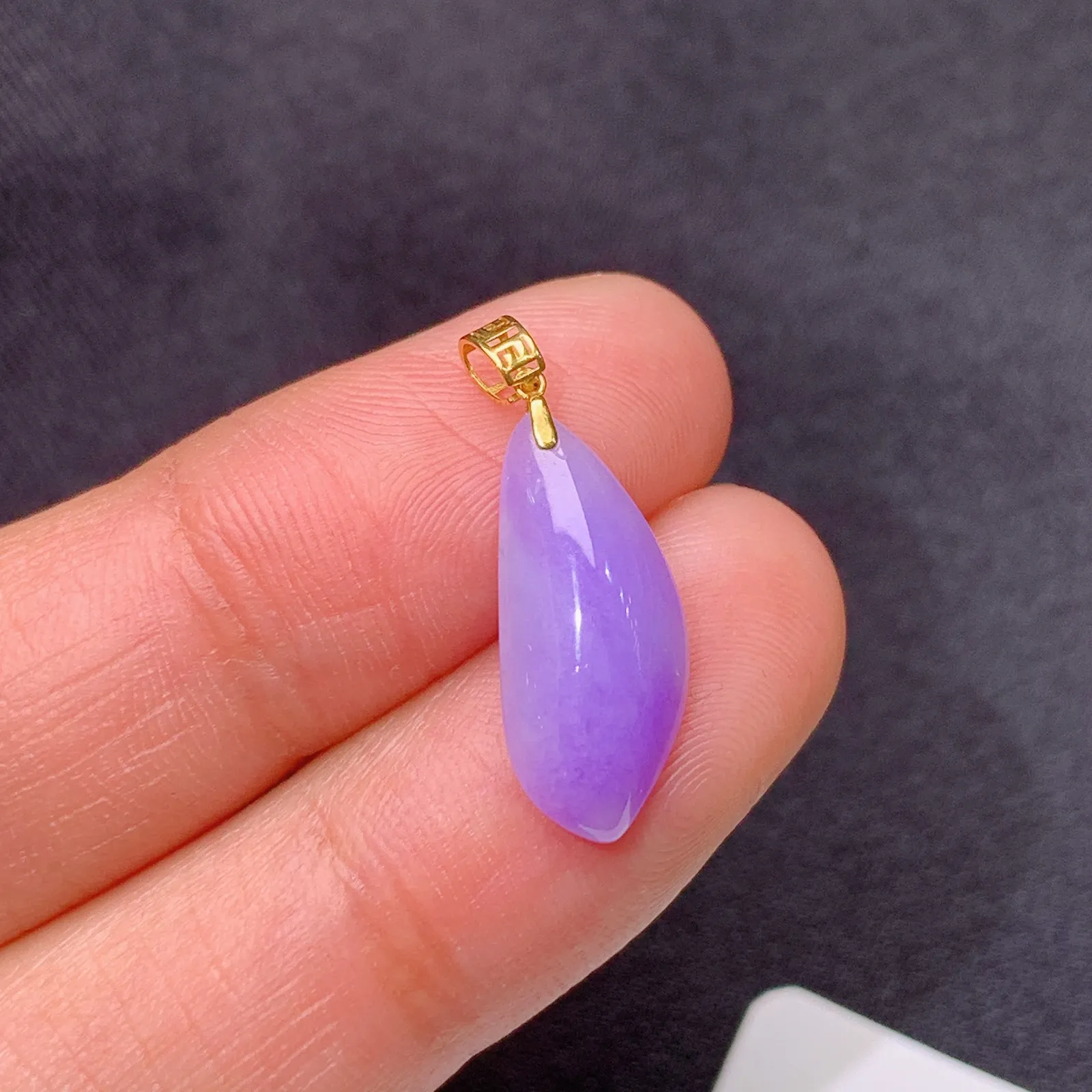 紫罗兰随形吊坠，18k金镶嵌，温润细腻，颜色浓郁 Ax 尺寸21.4*7.1*3.6