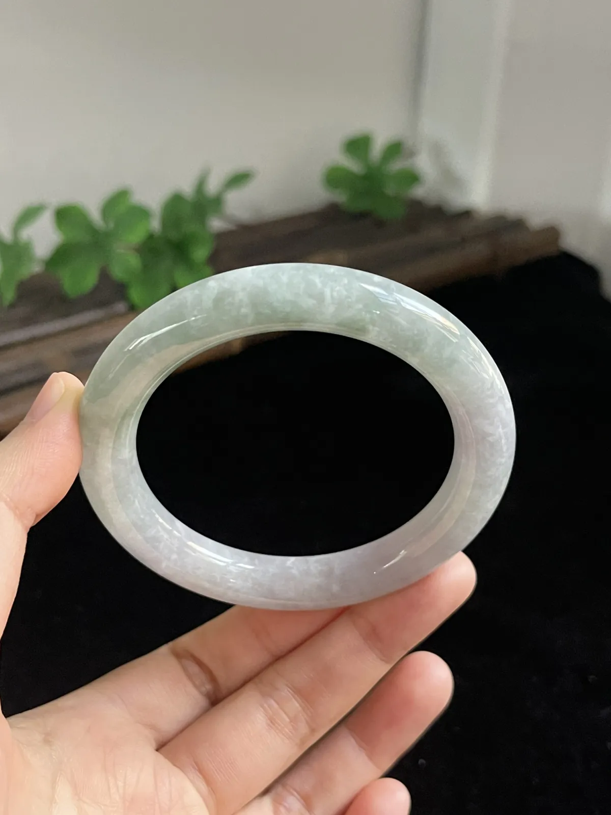 圆镯54.4圈口，翡翠手镯