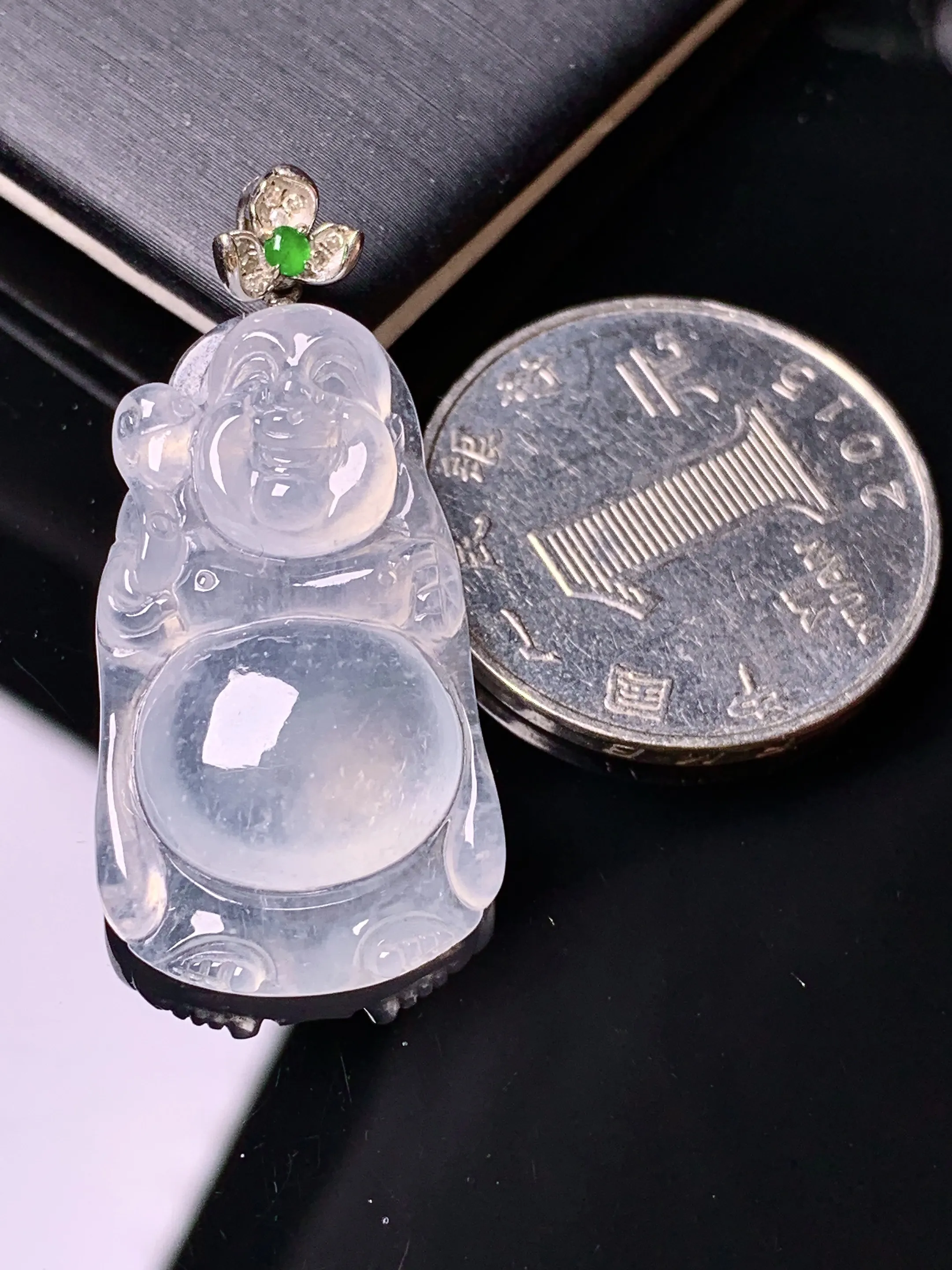 18k金镶嵌冰种佛公吊坠 玉质细腻 色泽清新艳丽 整体尺寸36*17*6.5