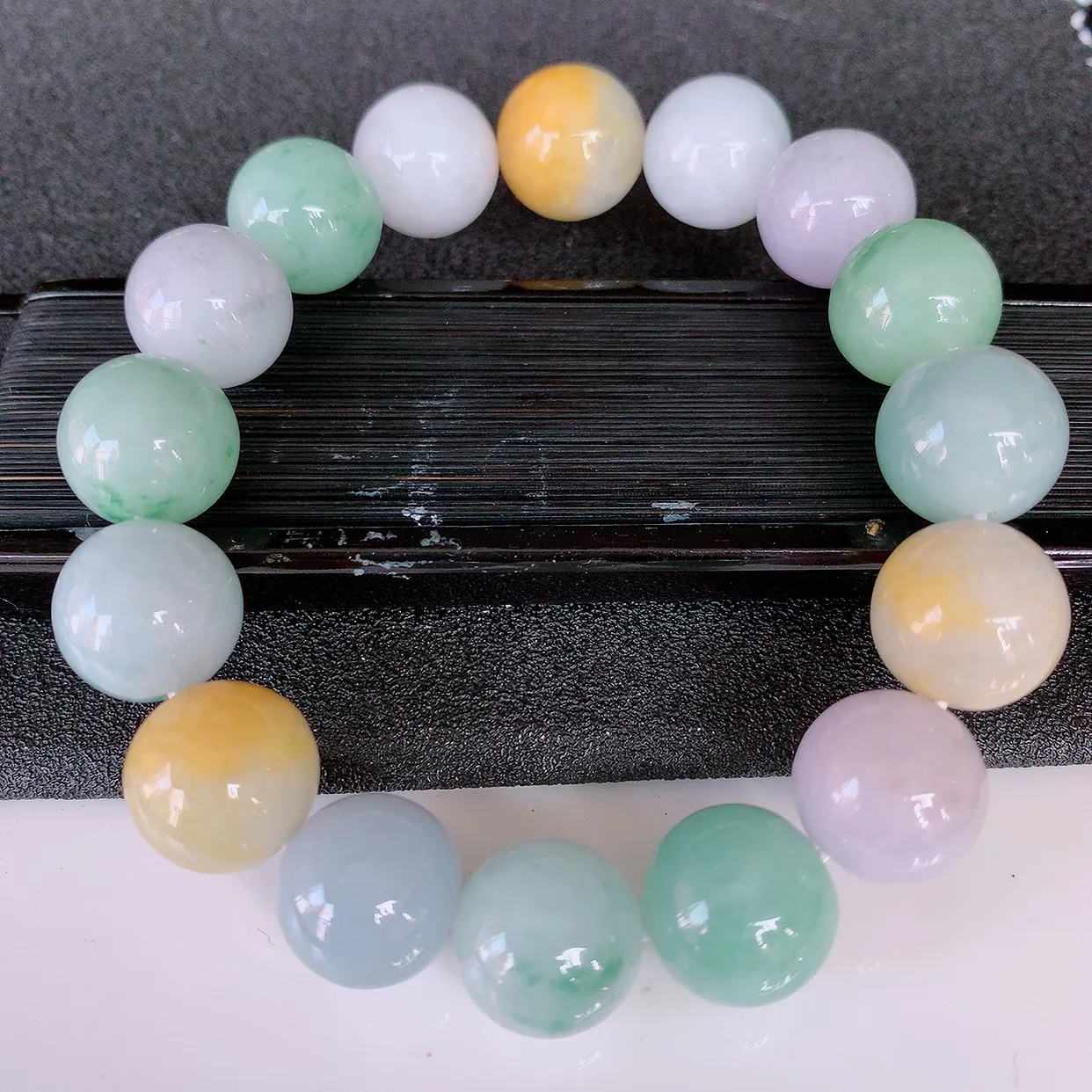 自然光实拍，大颗冰润多宝翡翠手链，多彩翡翠手串，颜色丰富，料子细腻，高档大气，自戴送礼佳品！#46.28取一尺寸13.2