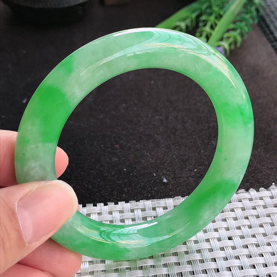 实拍A货翡翠55/11.5老坑精美满绿辣阳绿圆条手镯玉镯手环