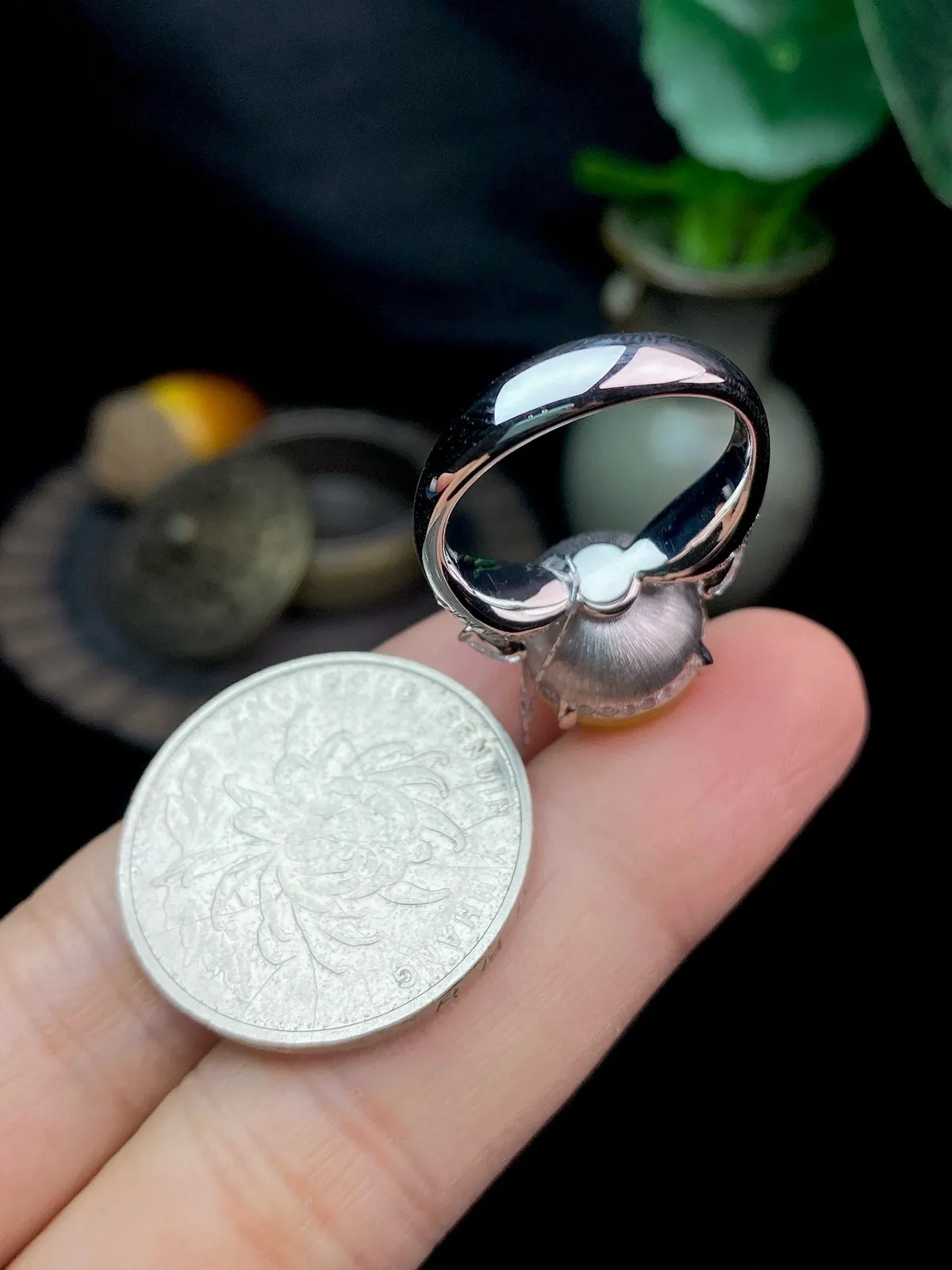 【冰种黄蛋戒指】种水上乘，晶莹剔透，纯净通透，18k金钻精美镶嵌，裸石尺寸12.6*11.9*5.6毫米，圈口可改