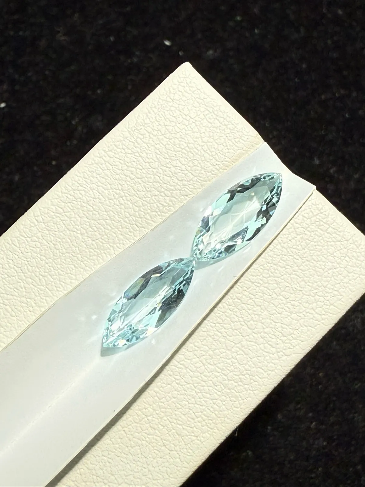 2.485克拉天然马眼海蓝宝戒面裸石，颜色超美，火彩超好，尺寸：12.8*5.2*3.2mm