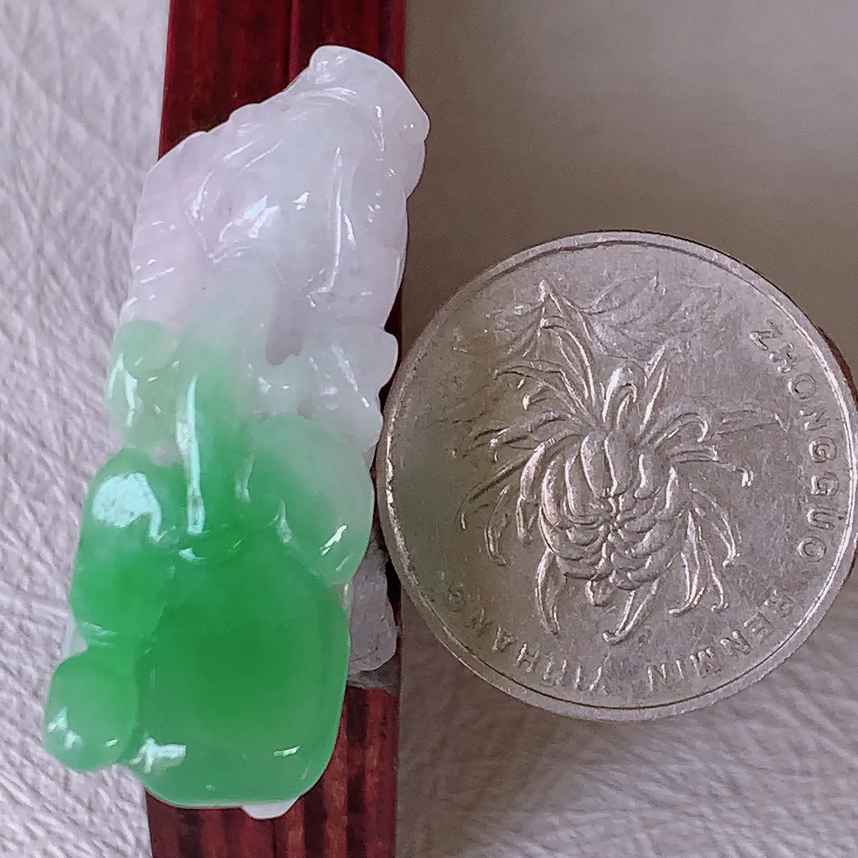 自然光实拍，冰润飘绿招财貔貅翡翠吊坠，民间有“一摸貔貅运程旺盛，再摸貔貅财运滚滚，三摸貔貅平步青云 ”的美好祝愿。#81.28