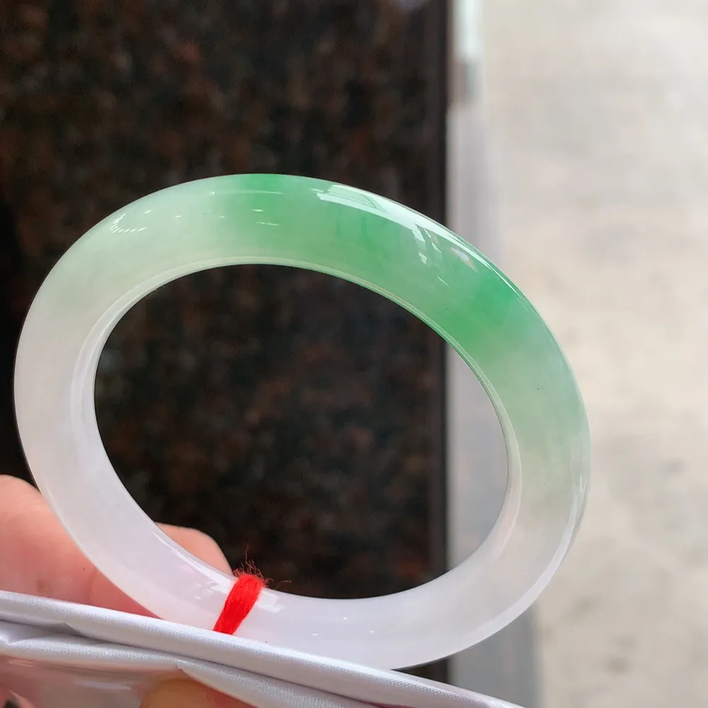 圆条冰翠绿 无瑕 尺寸:52.1/9.4 色好