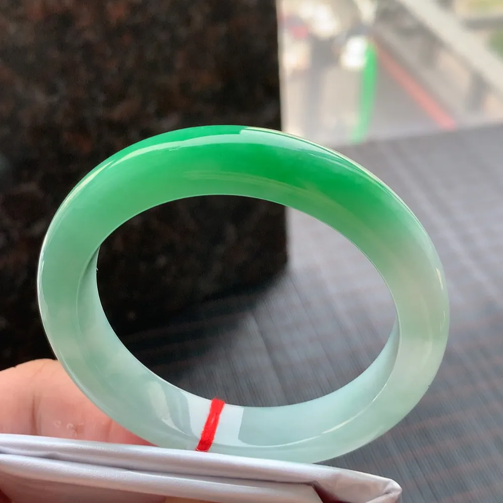 正圈一大节冰阳绿 无瑕 尺寸:55.1/12.2/9.1 色好