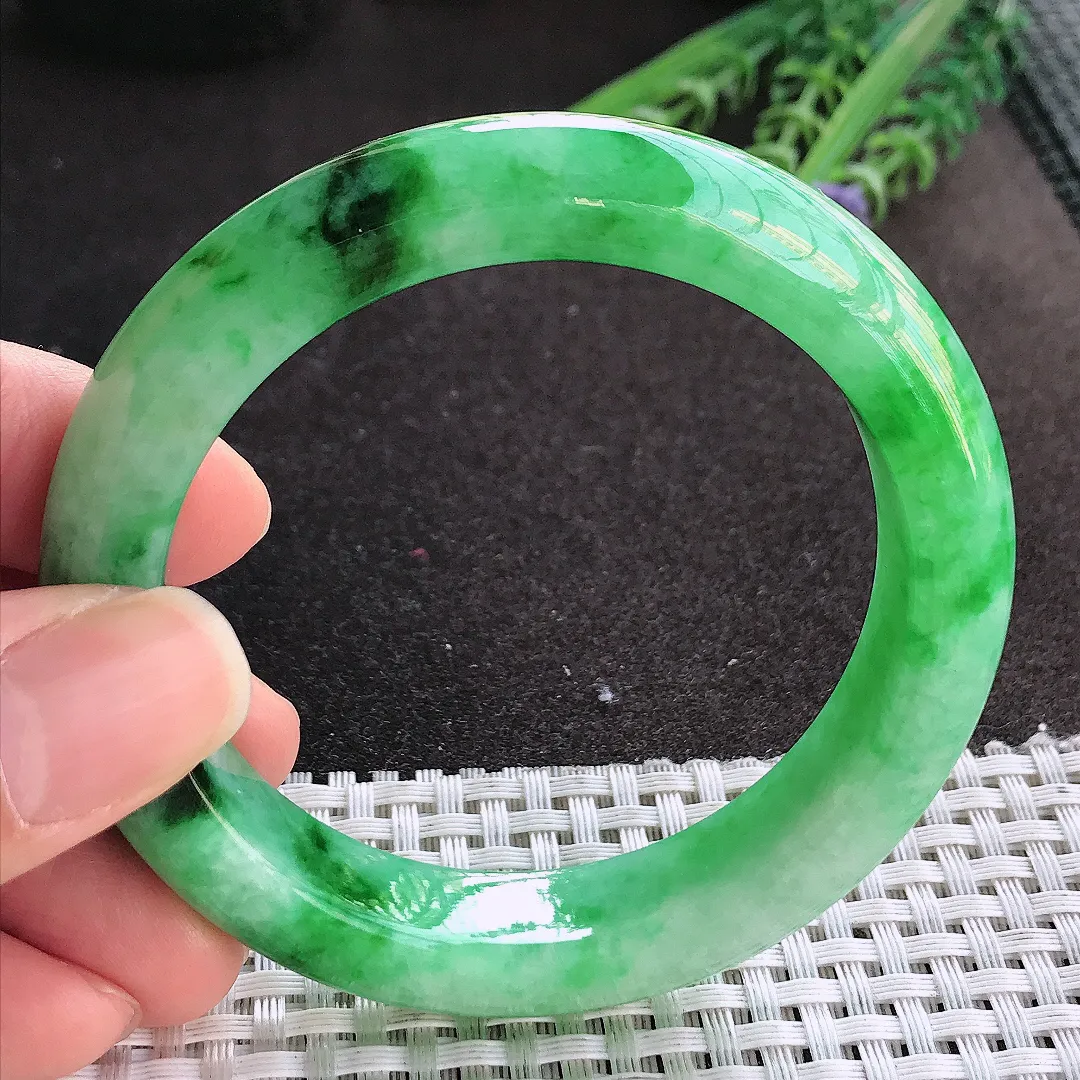 实拍A货翡翠56/13/9.5老坑精美冰润满绿阳绿手镯宽边玉镯手环