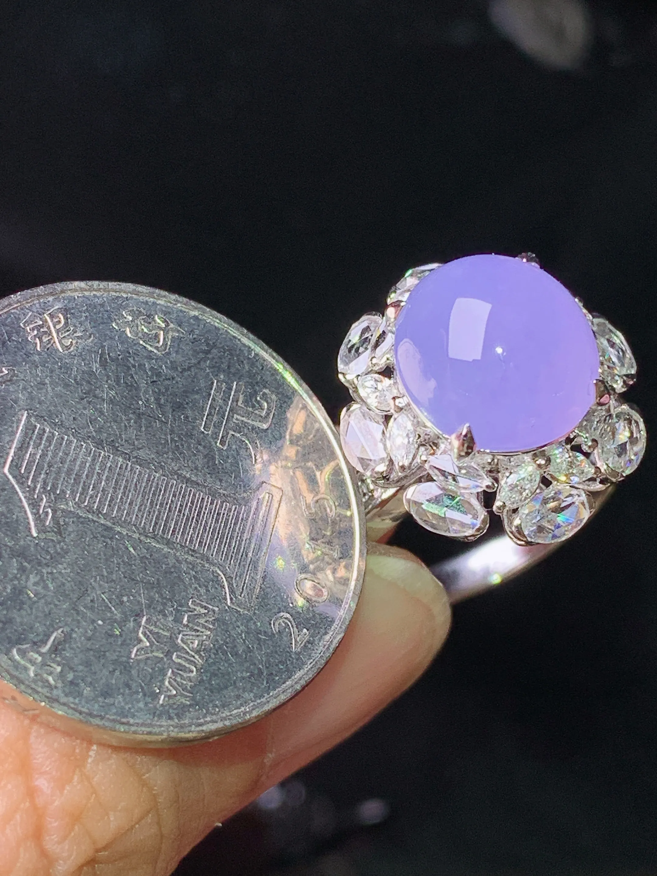 18k金钻镶嵌紫罗兰蛋面戒指 玉质细腻 色泽清新艳丽 圈口14.5 整体尺寸17.2*16*13.3