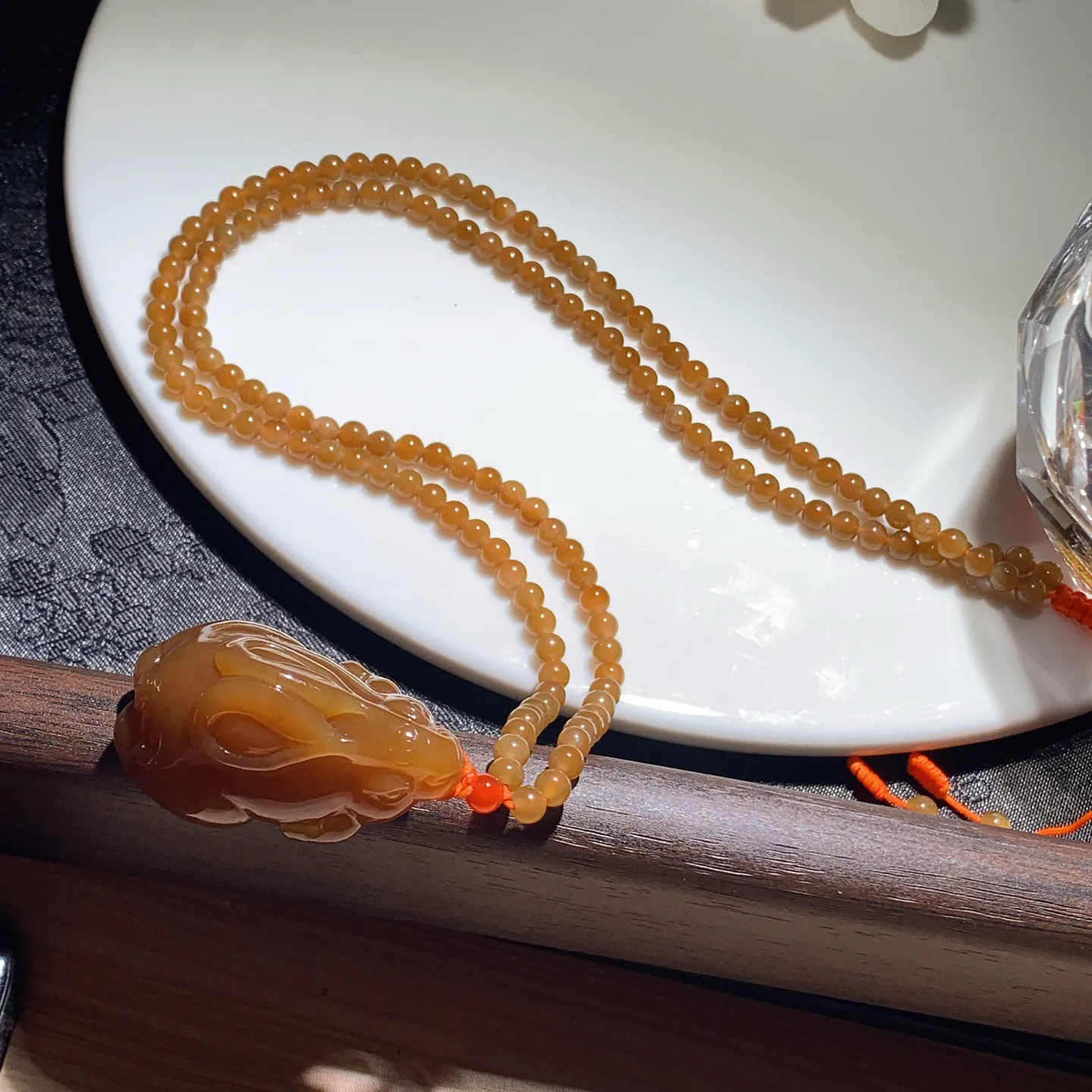 新疆和田玉且末糖前途无量兔子挂件。尺寸40/23/19重35克，玉质细腻油润 底色纯净 脂粉好，品质好！lt251227