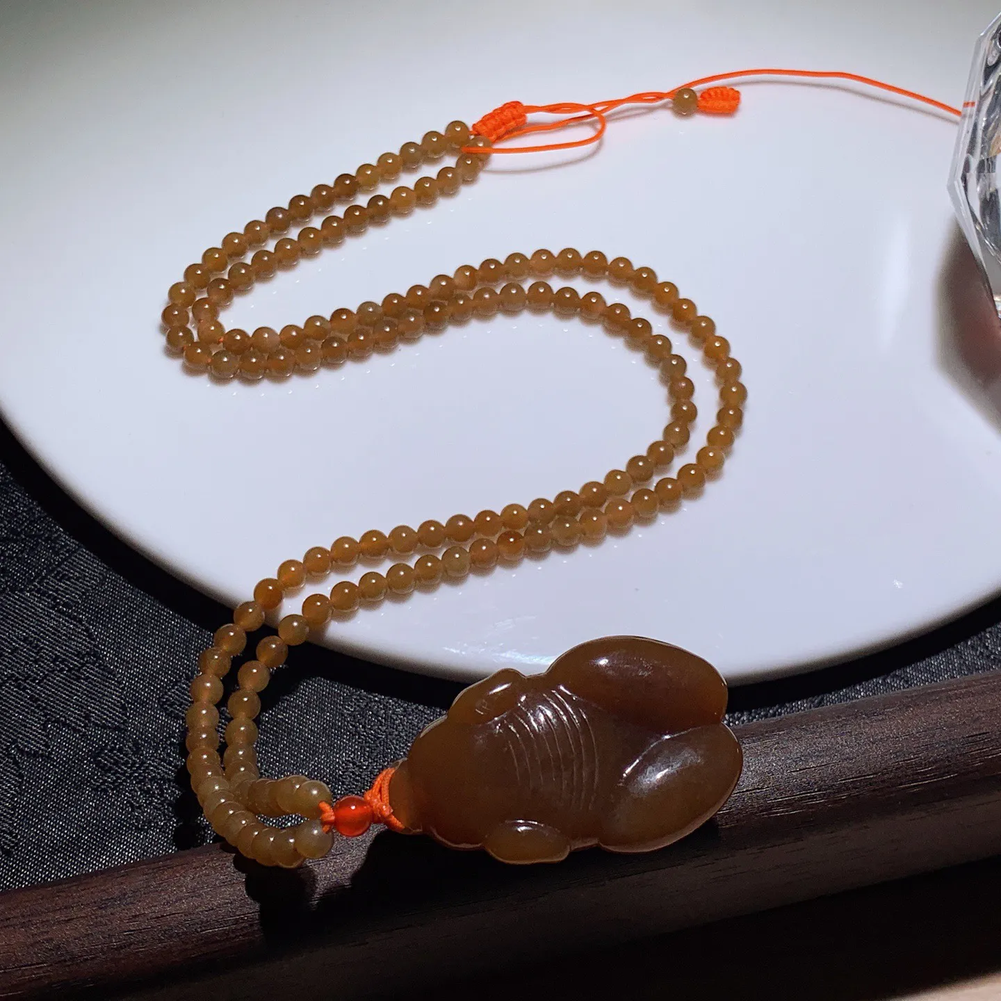 新疆和田玉且末糖前途无量兔子挂件。尺寸40/23/19重35克，玉质细腻油润 底色纯净 脂粉好，品质好！lt251227