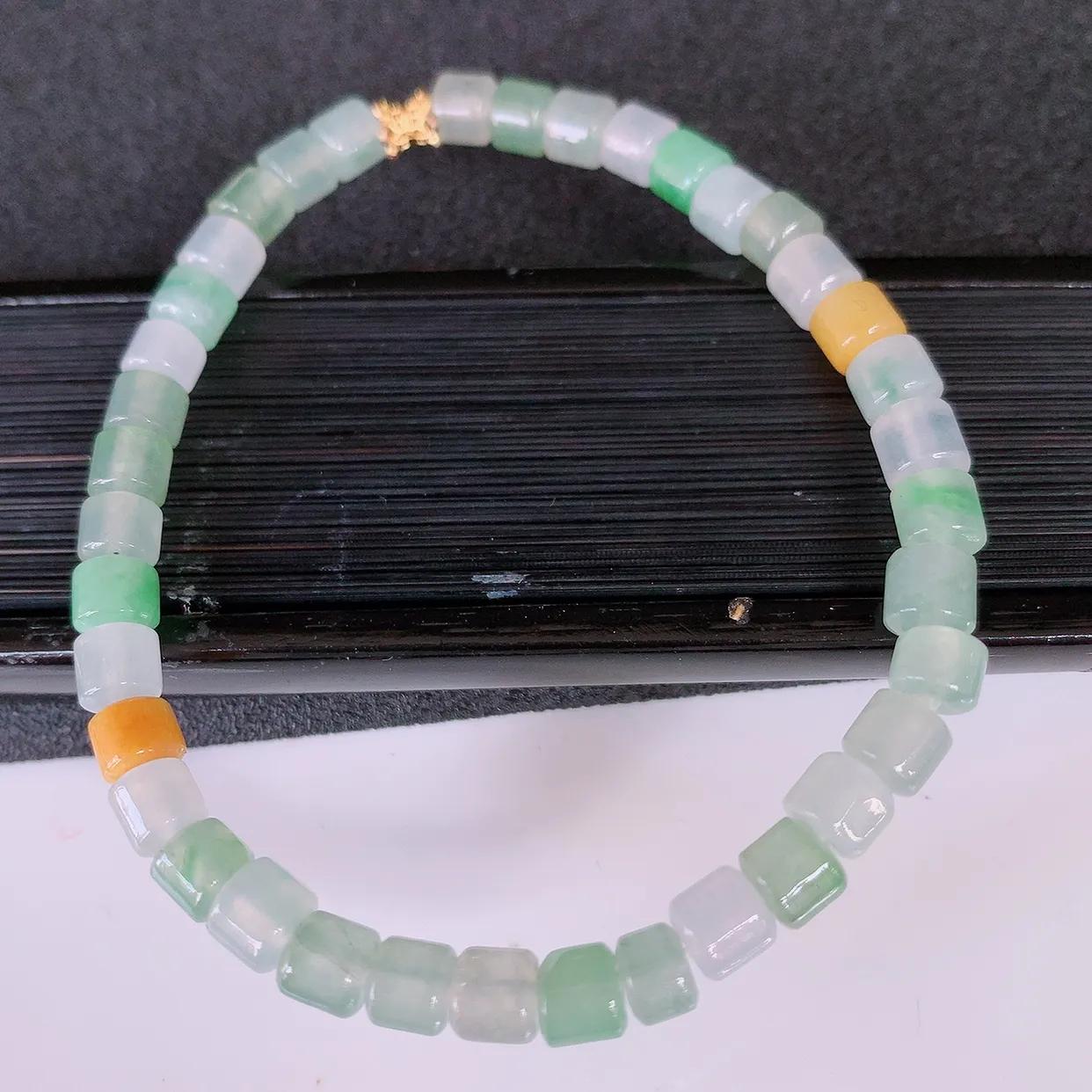 自然光实拍，冰种多宝翡翠路路通手链，多彩翡翠手串，颜色丰富，料子细腻，高档大气，自戴送礼佳品！#46