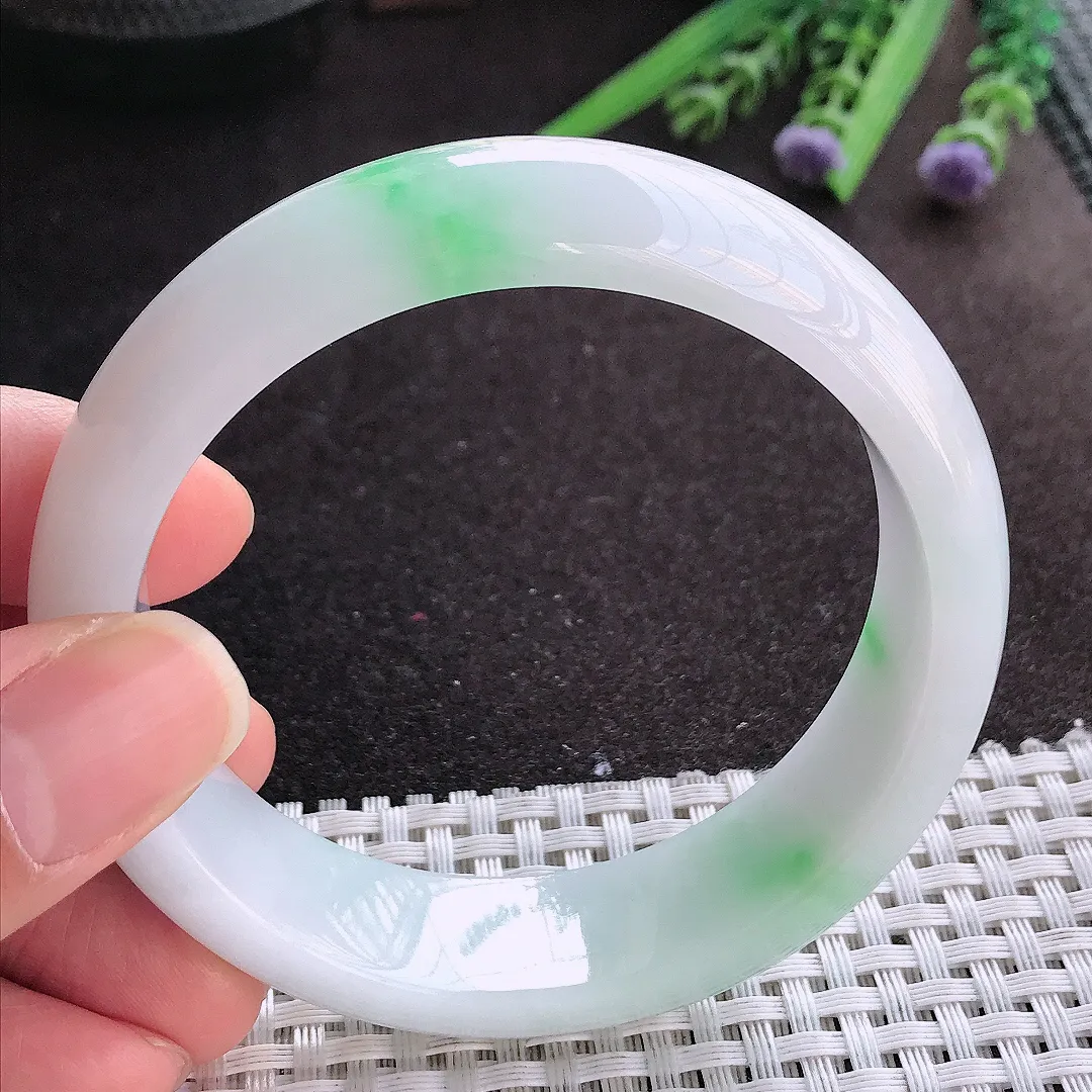 实拍A货翡翠58.5/17/8.5老坑精美油润飘绿轮胎手镯宽边玉镯手环