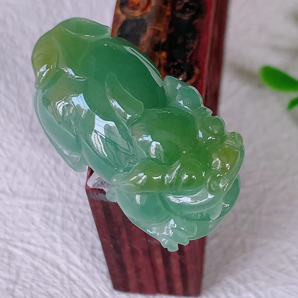 自然光实拍，冰润双彩翡翠招财貔貅吊坠，民间有“一摸貔貅运程旺盛，再摸貔貅财运滚滚，三摸貔貅平步青云 ”的美好祝愿。#46.28