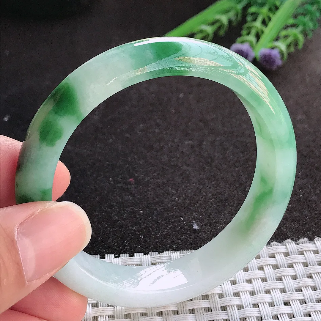 实拍A货翡翠54/12.1/7.9老坑精美温润飘花手镯宽边玉镯手环