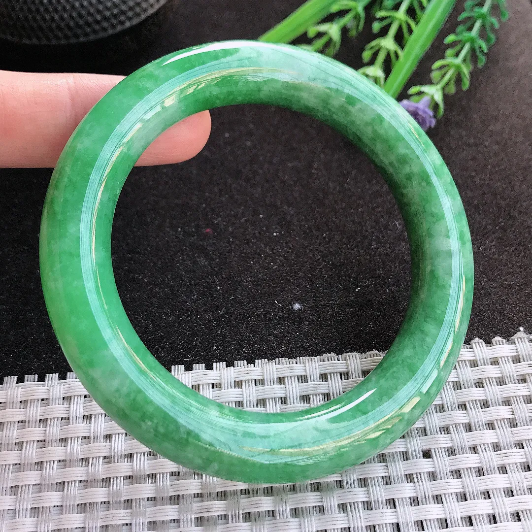 实拍A货翡翠56.8/11.4老坑精美满绿阳绿圆条手镯翡翠玉镯手环