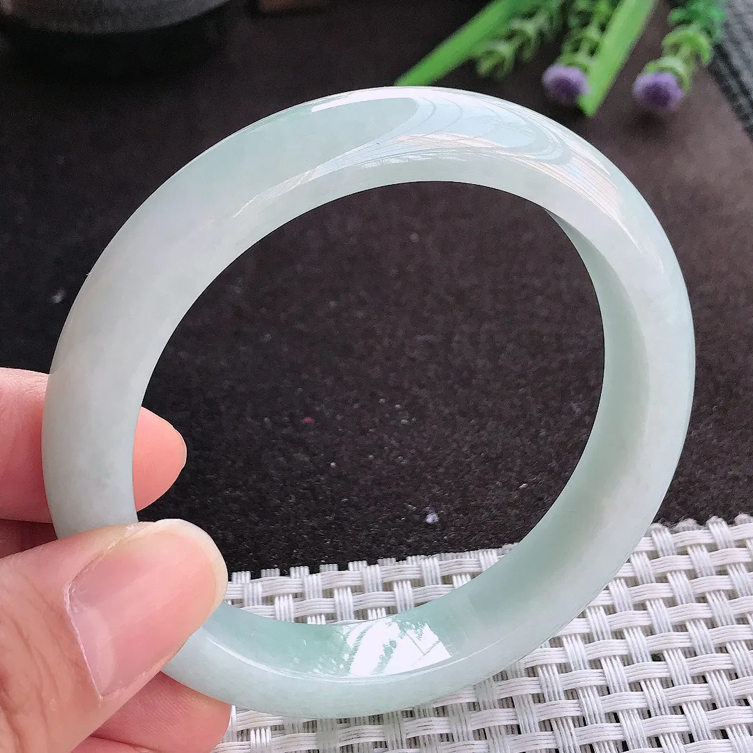 实拍A货翡翠60.5/12.8/8.6老坑秀气油润大圈口手镯宽边玉镯手环