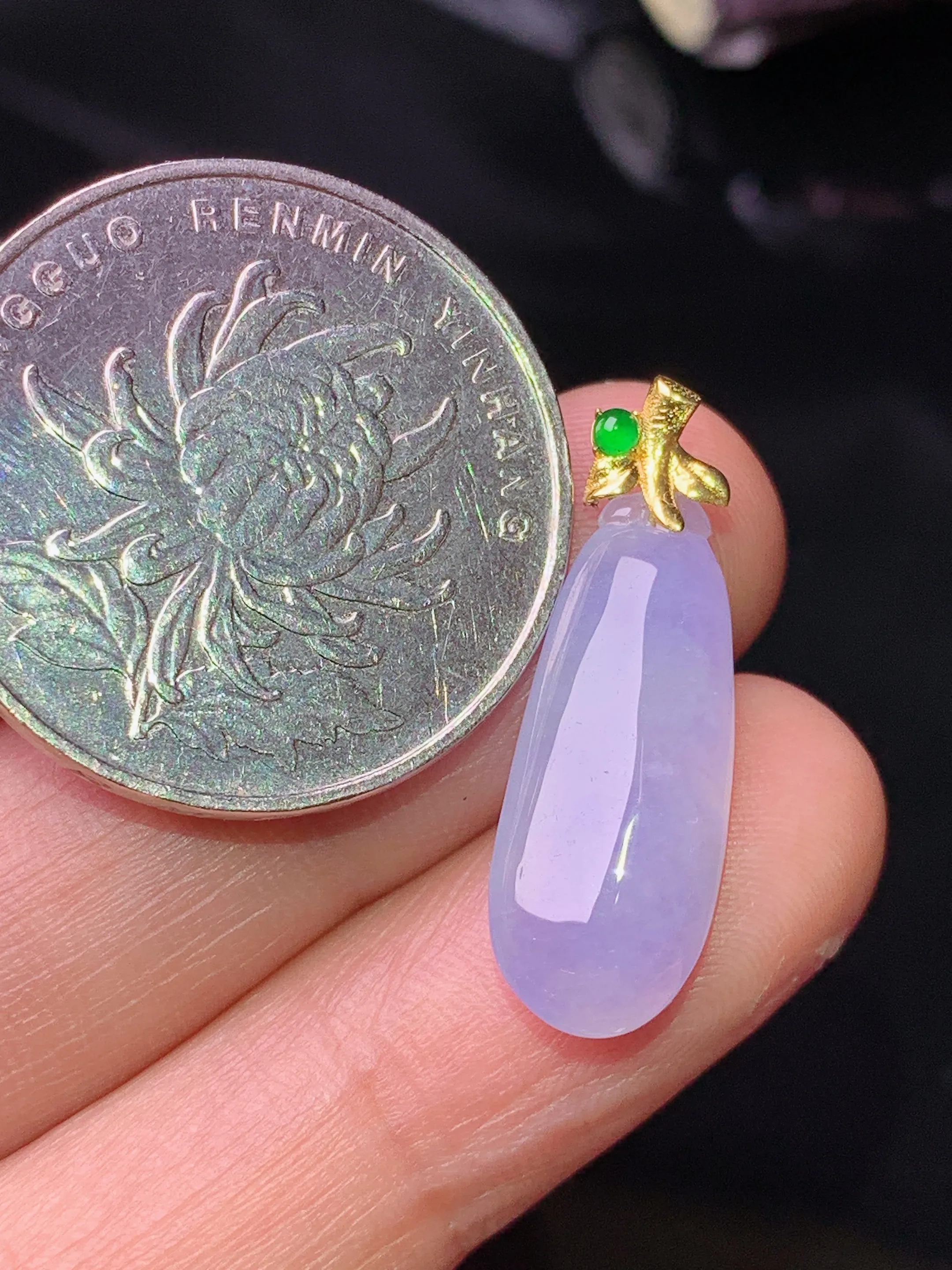 18k金镶嵌紫罗兰福瓜吊坠 玉质细腻 色泽清新艳丽 整体尺寸25*8.3*4.5