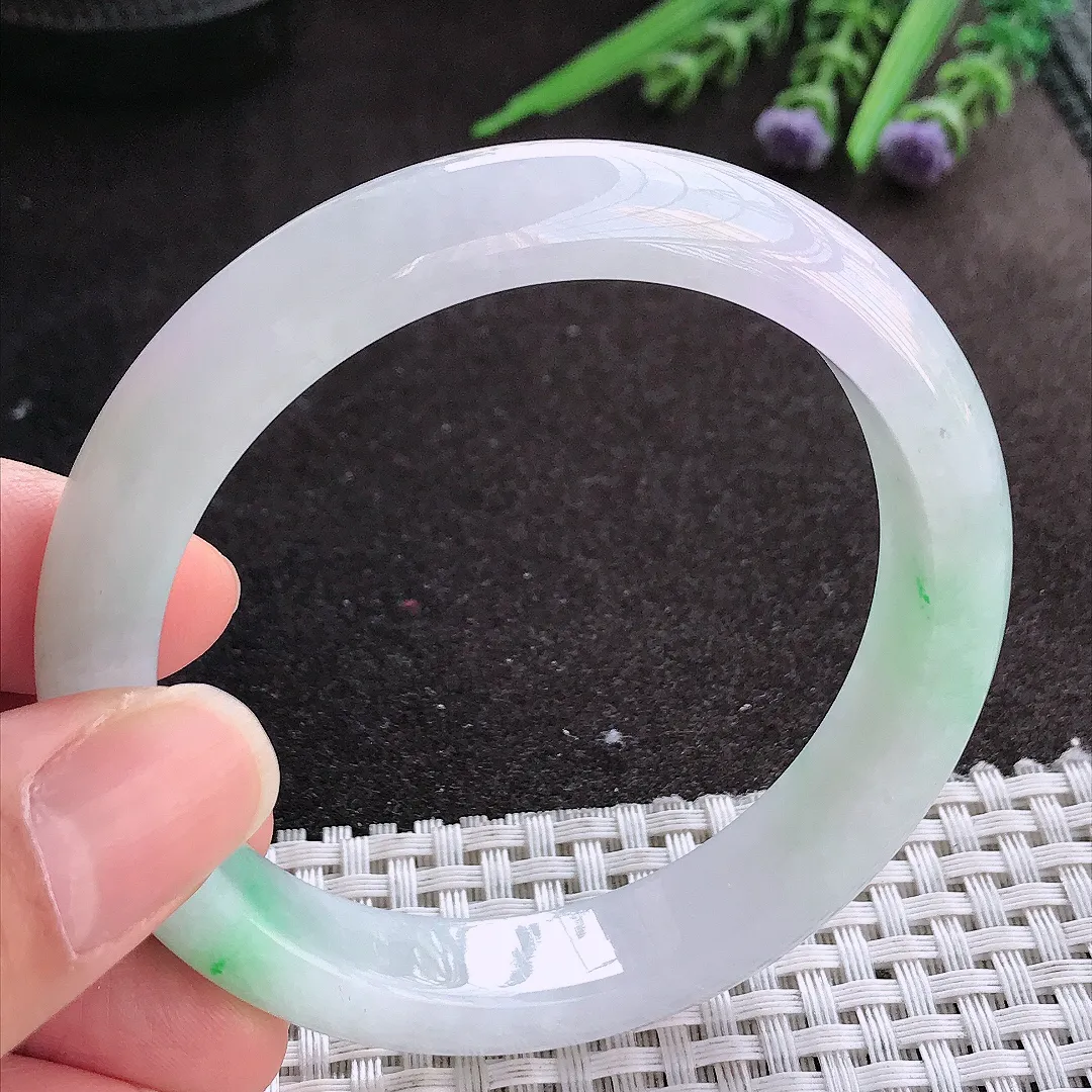 实拍A货翡翠57.5/12.1/8.1老坑精美冰润飘绿手镯宽边玉镯手环