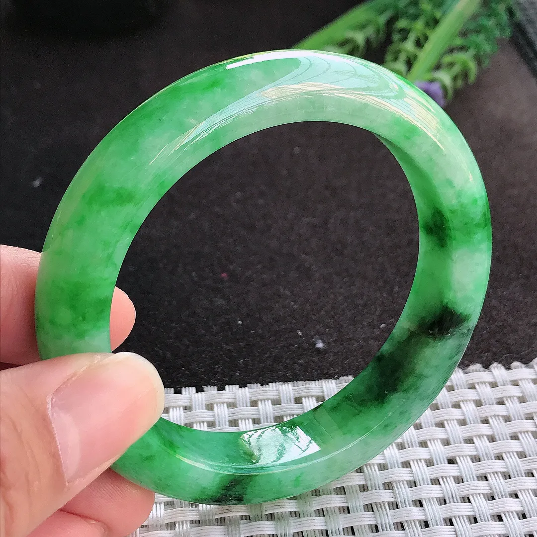实拍A货翡翠56/13/9.5老坑精美冰润满绿阳绿手镯宽边玉镯手环
