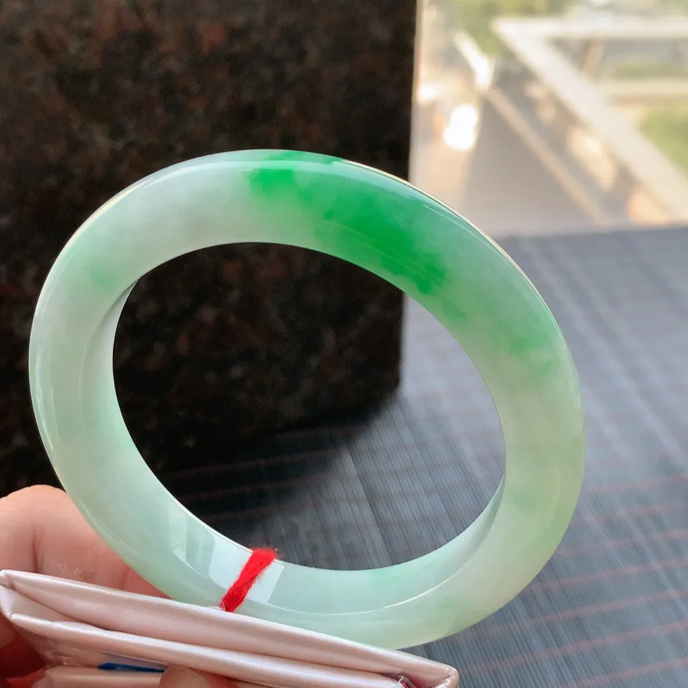 正圈冰糯阳绿 无瑕 尺寸:63.1/12.4/10.4 大圈口