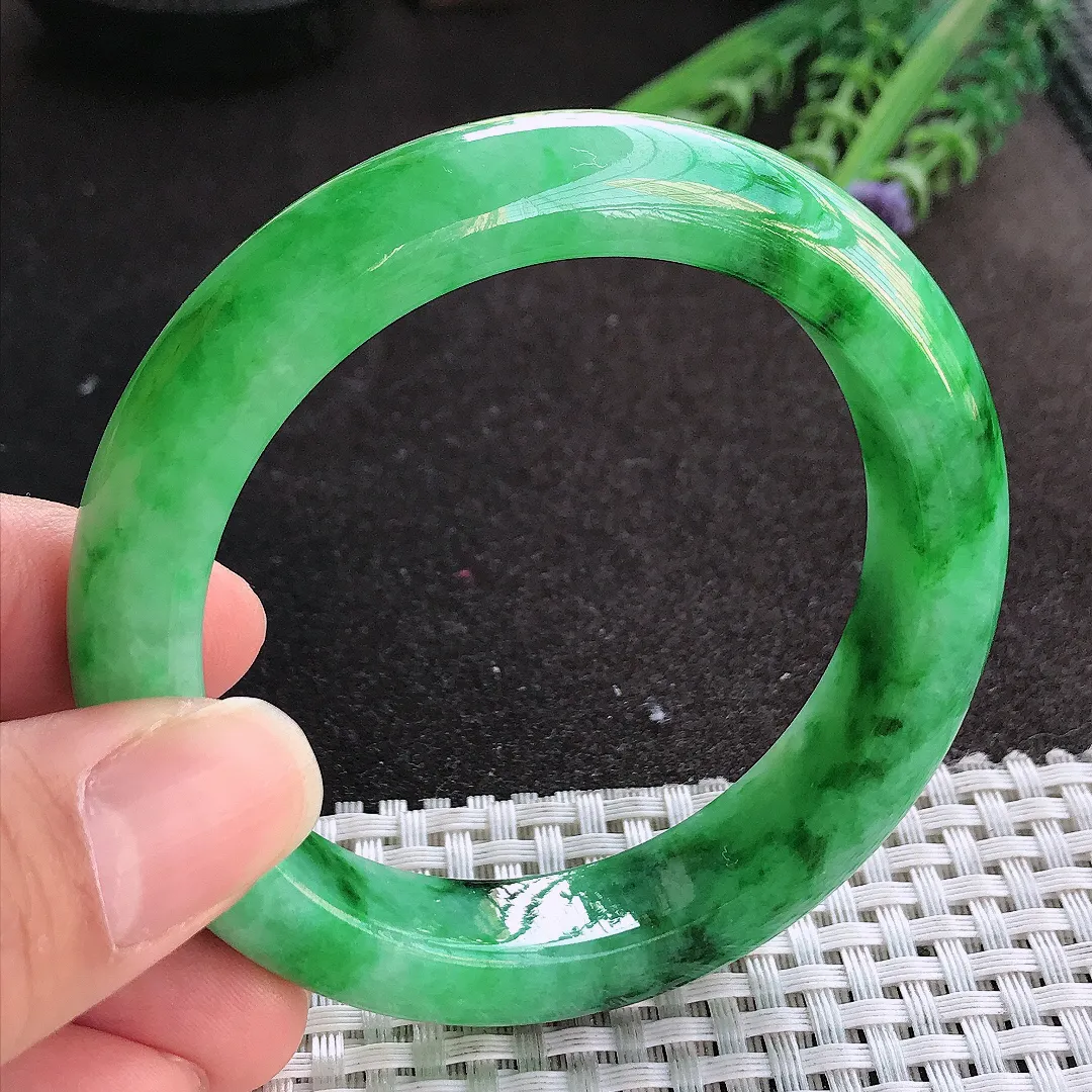 实拍A货翡翠56/13/9.5老坑精美冰润满绿阳绿手镯宽边玉镯手环