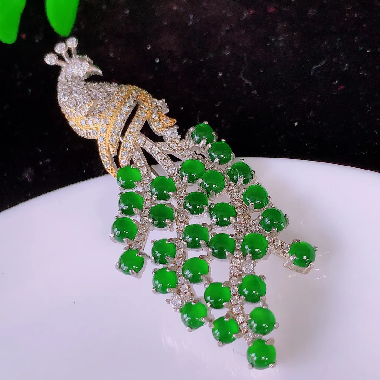 冰透满绿翡翠925银镶嵌凤凰胸针，自然光实拍，翠色灵动，颜色漂亮，种老水足，品相佳，佩戴佳品！#97.28整体56/22.5/8.8取一裸石3*3